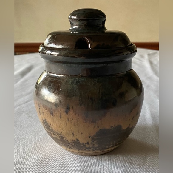 Artisan Ceramic Honey Pot Signed & Dated J. Nichols - Picture 4 of 7